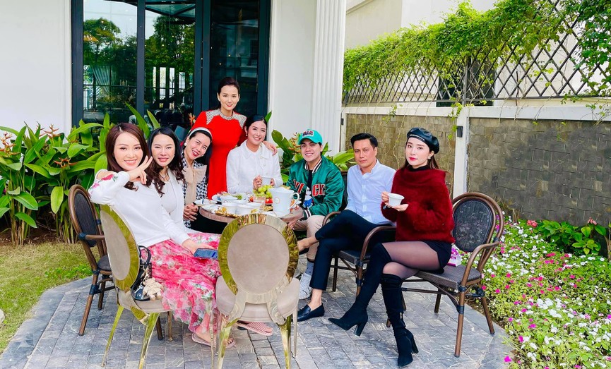 Hoa hậu Tiểu Vy diện bikini khoe đường cong nóng bỏng khiến fans 'phát sốt' - ảnh 11