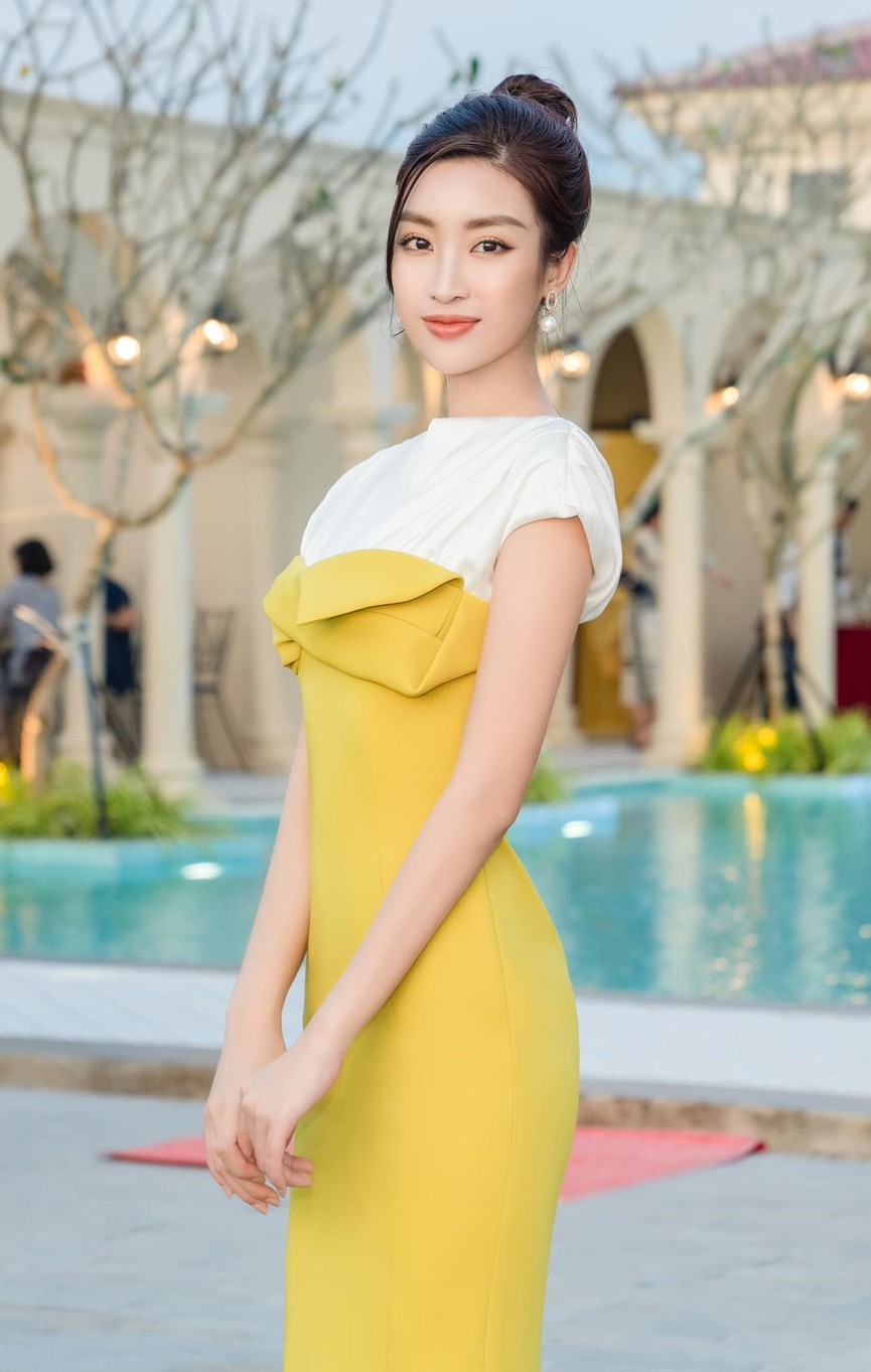 Tiểu Vy, Hà Kiều Anh và dàn hậu diện váy đỏ rực khoe dáng nóng bỏng đêm Giáng Sinh - ảnh 9