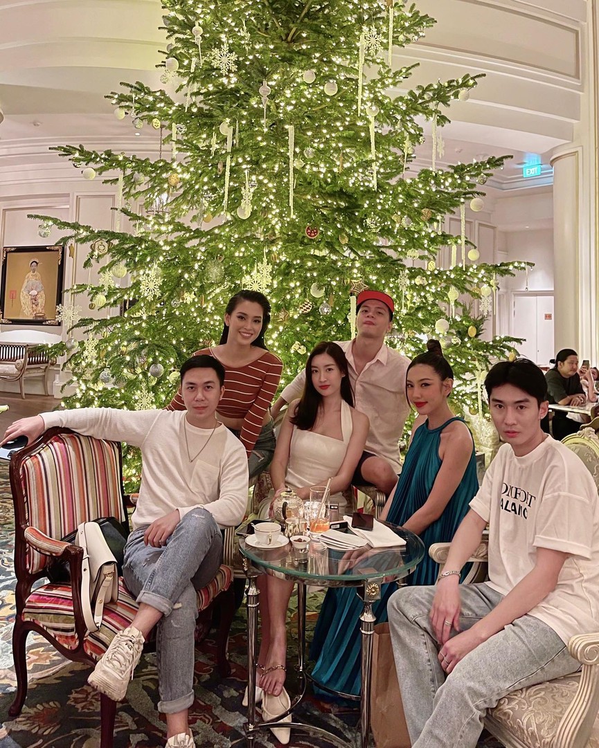 Minh Tú khoe vòng ba 'ngoại cỡ' khiến fans 'choáng váng', Kiều Loan diện váy cúp ngực sexy - ảnh 16