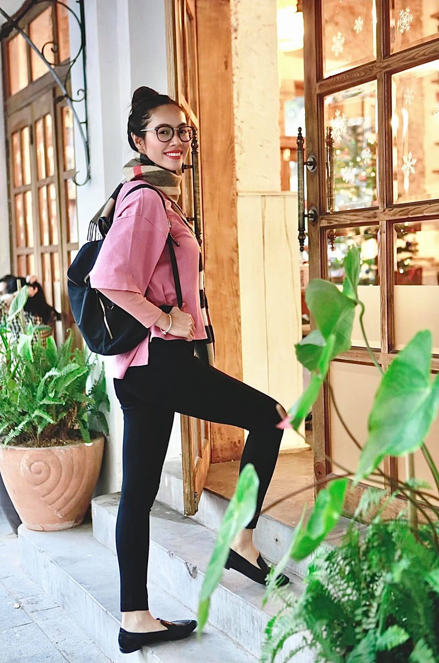 Minh Tú khoe vòng ba 'ngoại cỡ' khiến fans 'choáng váng', Kiều Loan diện váy cúp ngực sexy - ảnh 13