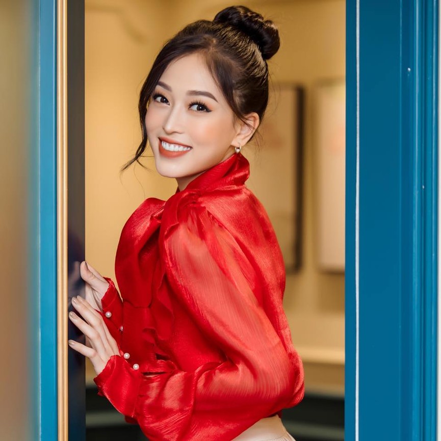 Minh Tú khoe vòng ba 'ngoại cỡ' khiến fans 'choáng váng', Kiều Loan diện váy cúp ngực sexy - ảnh 8