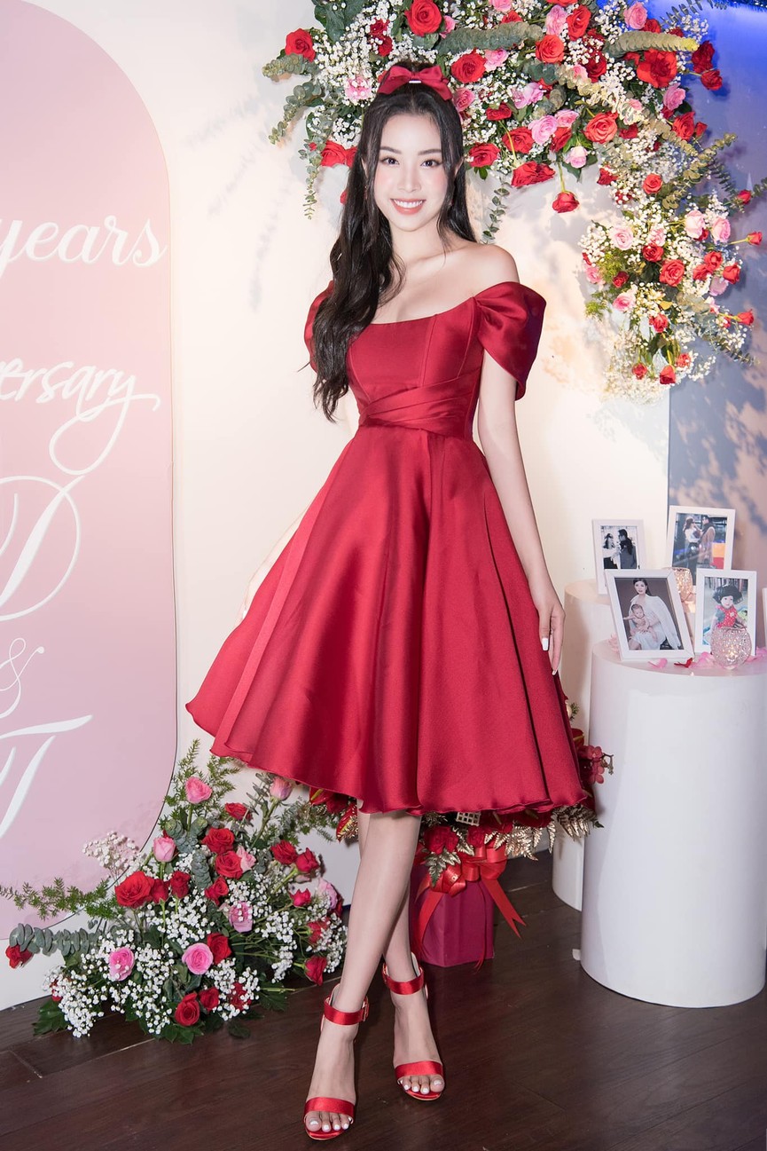 H'Hen Niê mặc kín mít vẫn lộ body nóng bỏng, Võ Hoàng Yến hoá cô dâu trên sàn diễn - ảnh 13