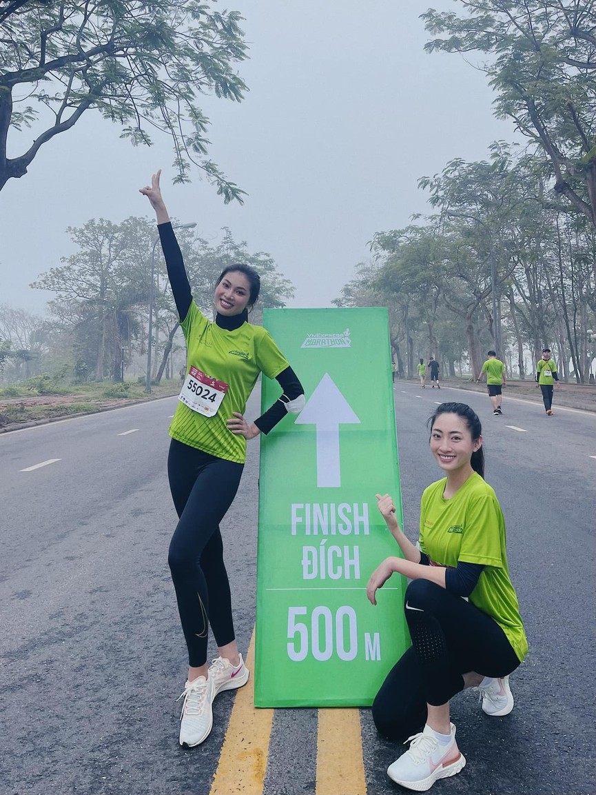 H'Hen Niê mặc kín mít vẫn lộ body nóng bỏng, Võ Hoàng Yến hoá cô dâu trên sàn diễn - ảnh 10
