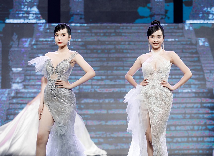 Á hậu Kiều Loan, Phương Anh, Ngọc Thảo nóng bỏng khi diễn catwalk chào năm mới 2021 - ảnh 5