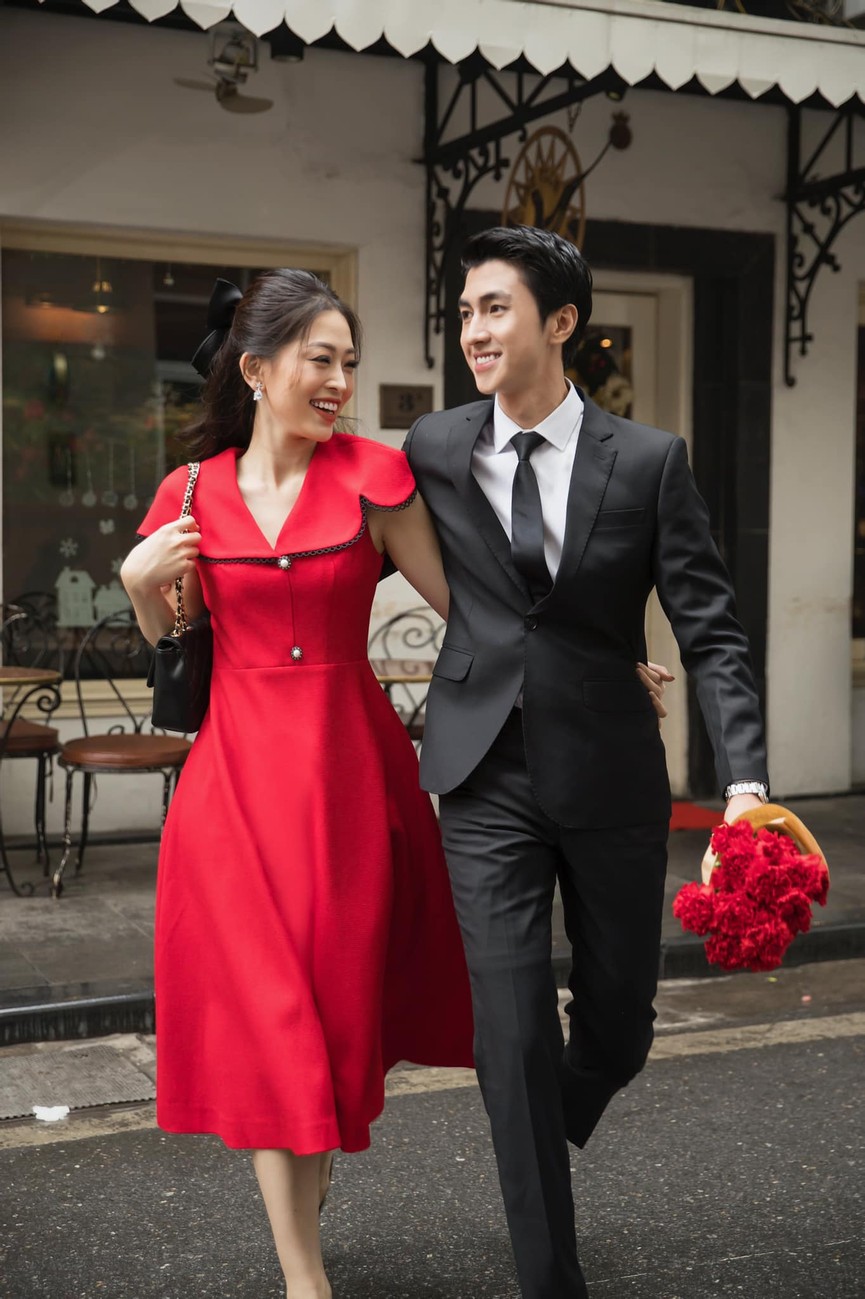 Huyền My, Diễm Hương khoe dáng 'bỏng mắt' với áo tắm ngày đầu năm mới 2021 - ảnh 7