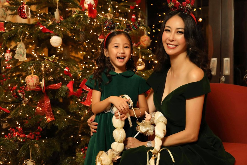Huyền My, Diễm Hương khoe dáng 'bỏng mắt' với áo tắm ngày đầu năm mới 2021 - ảnh 13