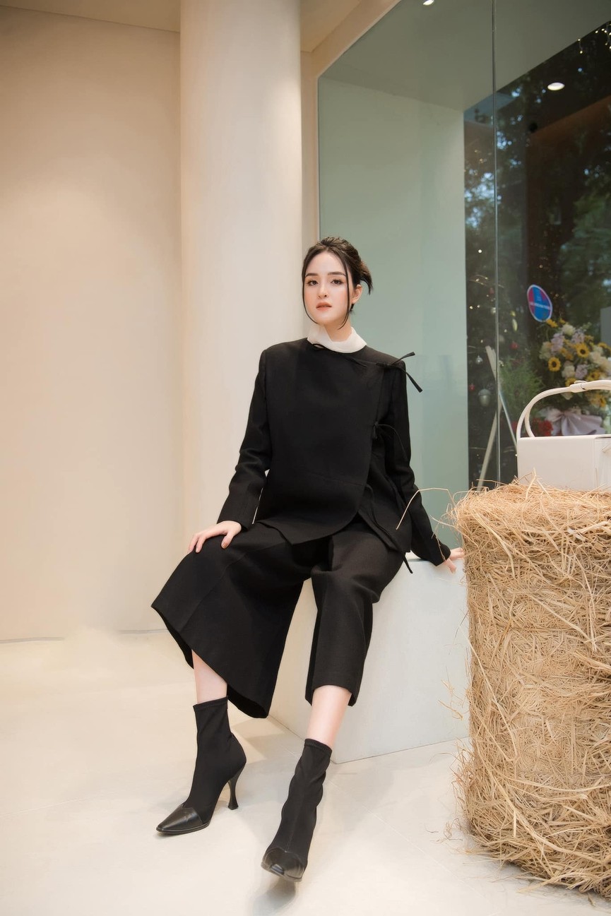 Đỗ Mỹ Linh, Lương Thuỳ Linh đọ sắc với váy áo nóng bỏng - ảnh 10
