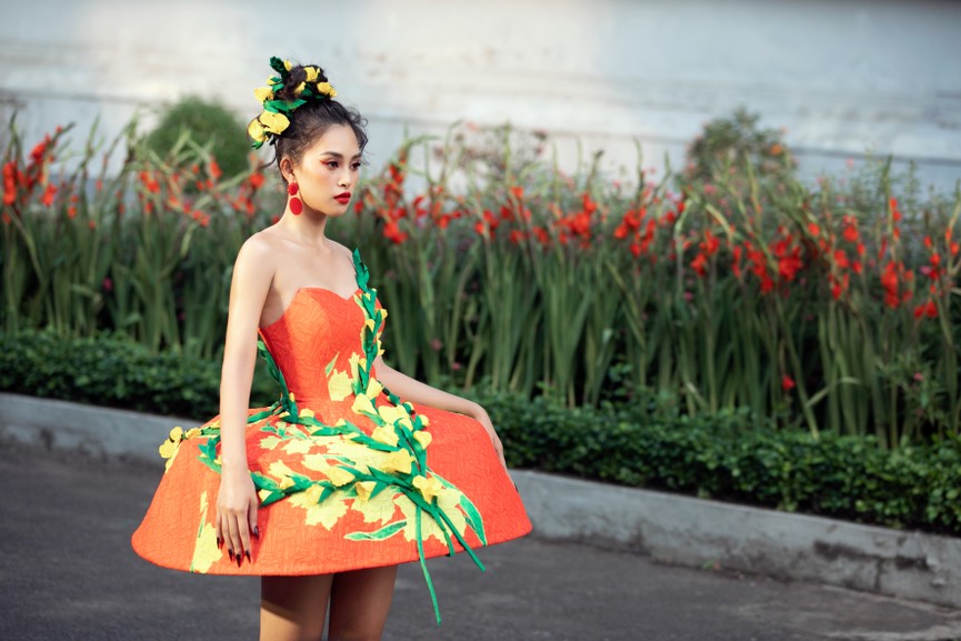 Hoa hậu Tiểu Vy diện váy dáng phồng lạ mắt, khoe chân dài cực gợi cảm trên sàn catwalk - ảnh 4