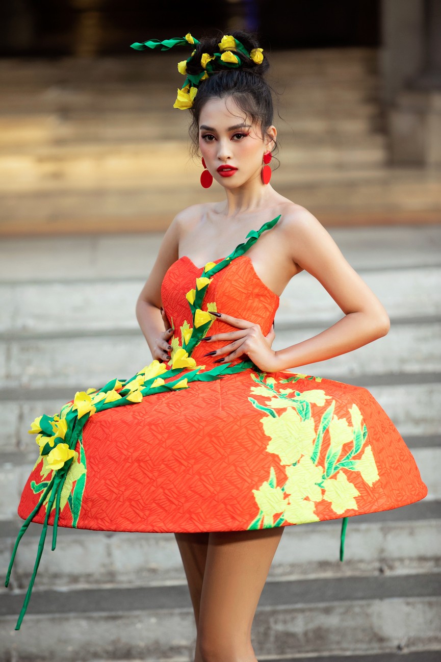 Hoa hậu Tiểu Vy diện váy dáng phồng lạ mắt, khoe chân dài cực gợi cảm trên sàn catwalk - ảnh 5