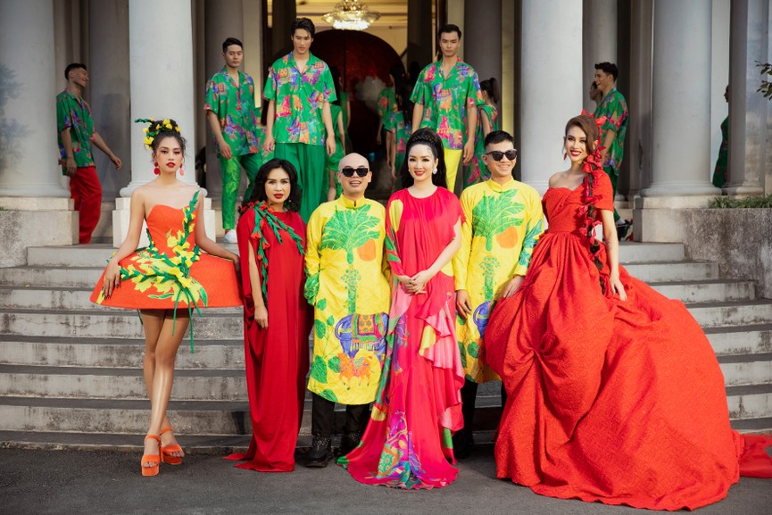 Hoa hậu Tiểu Vy diện váy dáng phồng lạ mắt, khoe chân dài cực gợi cảm trên sàn catwalk - ảnh 13