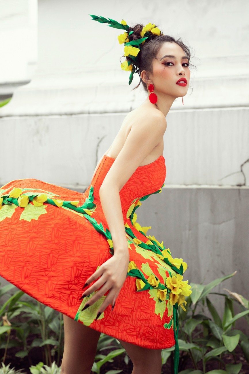 Hoa hậu Tiểu Vy diện váy dáng phồng lạ mắt, khoe chân dài cực gợi cảm trên sàn catwalk - ảnh 9