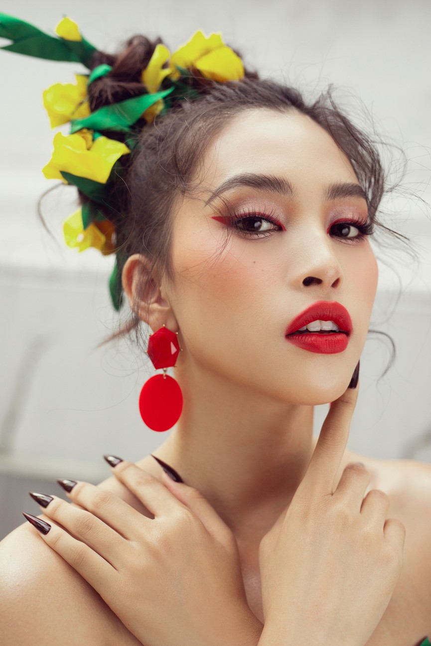 Hoa hậu Tiểu Vy diện váy dáng phồng lạ mắt, khoe chân dài cực gợi cảm trên sàn catwalk - ảnh 8