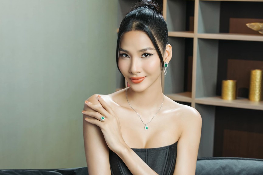 Người đẹp Thể thao Phù Bảo Nghi diện váy xẻ táo bạo, Lương Thùy Linh quấn khăn làm váy - ảnh 11