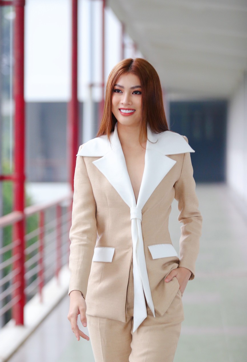 Hoa hậu Đỗ Thị Hà và Á hậu Phương Anh, Ngọc Thảo giản dị vẫn cực xinh đẹp - ảnh 10