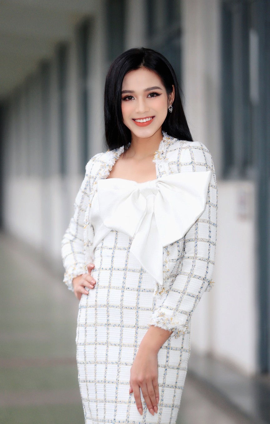 Hoa hậu Đỗ Thị Hà và Á hậu Phương Anh, Ngọc Thảo giản dị vẫn cực xinh đẹp - ảnh 3
