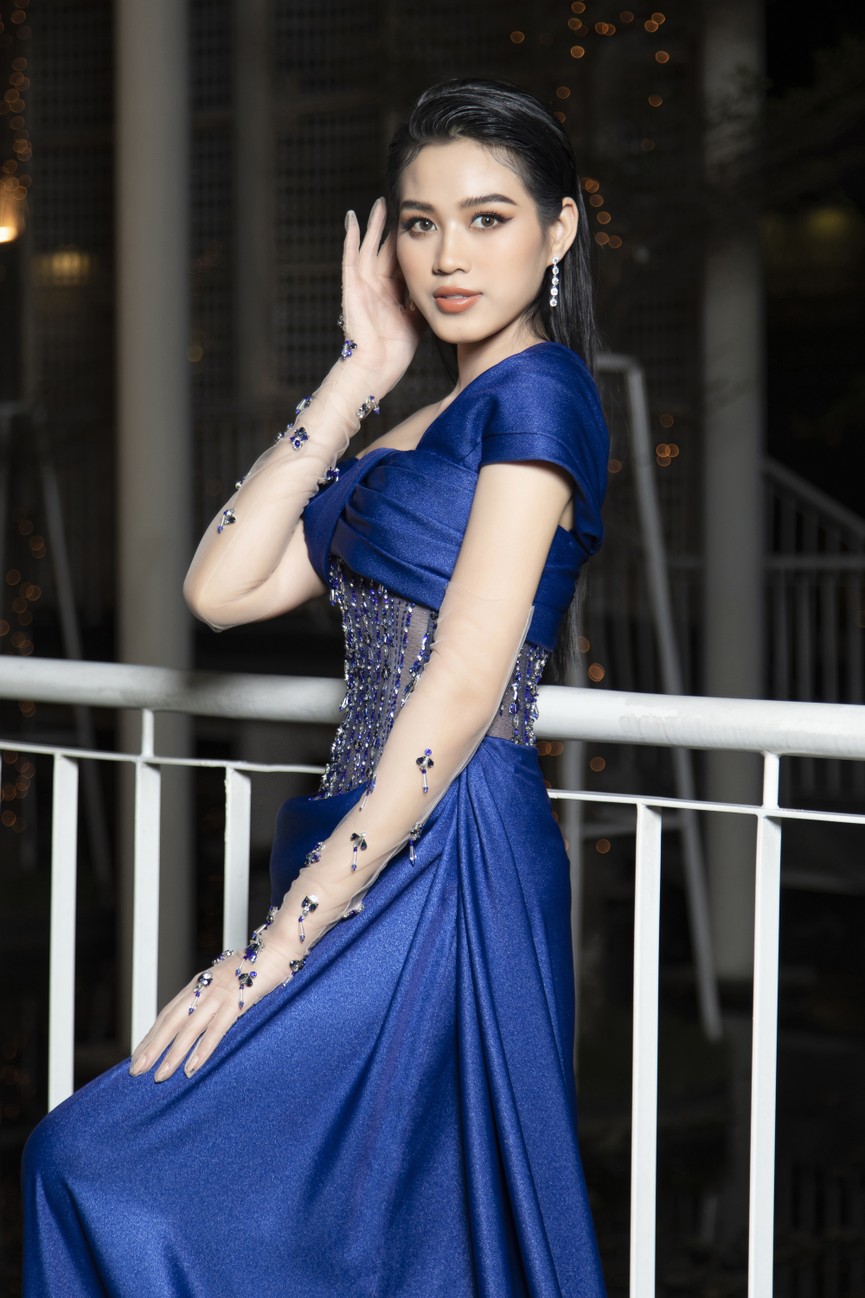Top 3 Hoa hậu Việt Nam 2020 mặc váy cắt xẻ gợi cảm, đọ sắc Lương Thuỳ Linh-Kiều Loan - ảnh 5