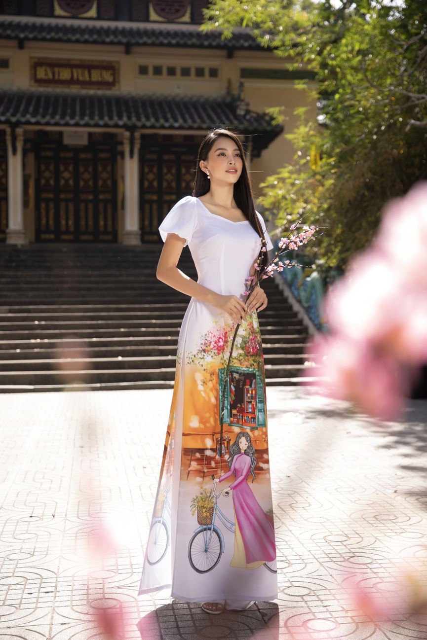 Hoa hậu Tiểu Vy khoe nhan sắc 'cực phẩm', đẹp tựa nàng thơ mùa xuân với áo dài Tết - ảnh 5