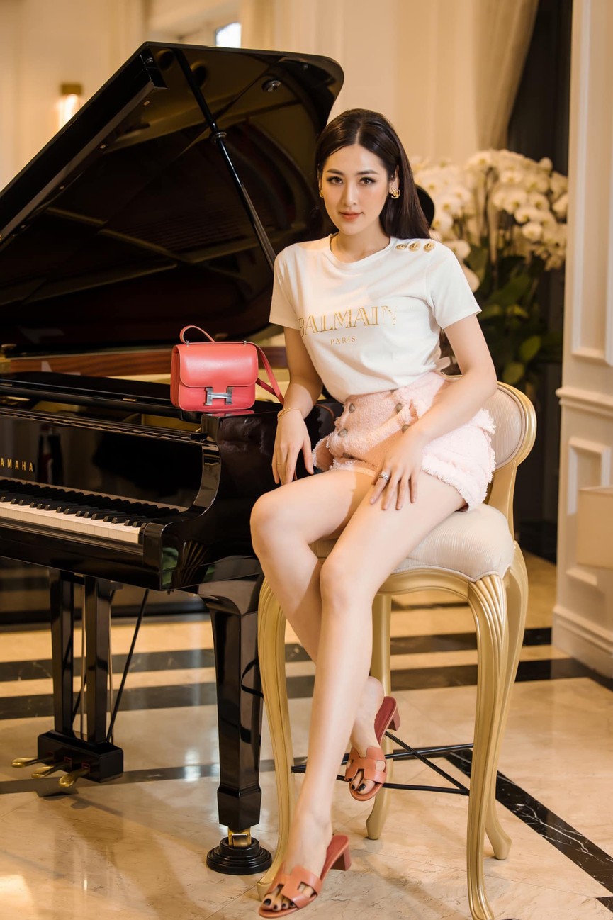 Kiều Loan mặc váy xẻ lạ mắt, Mai Phương Thuý khoe dáng 'đồng hồ cát' với váy bó sát - ảnh 13