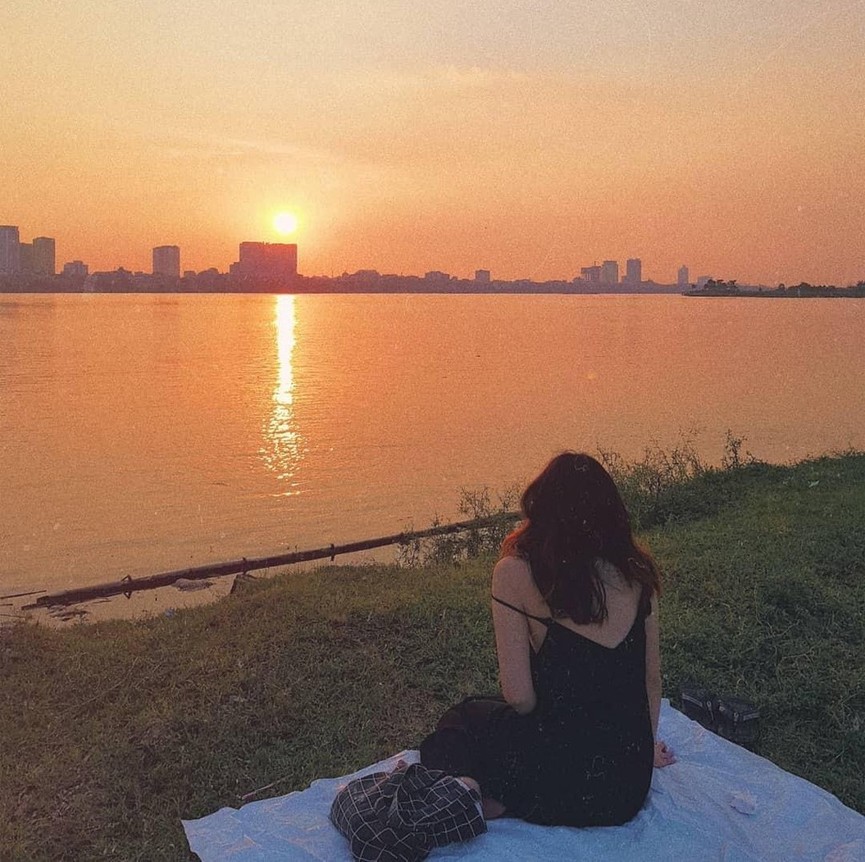 Gác lại âu lo cùng ngắm hoàng hôn tại những địa điểm cực chill tại Hà Nội - ảnh 11
