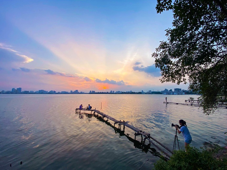 Gác lại âu lo cùng ngắm hoàng hôn tại những địa điểm cực chill tại Hà Nội - ảnh 2