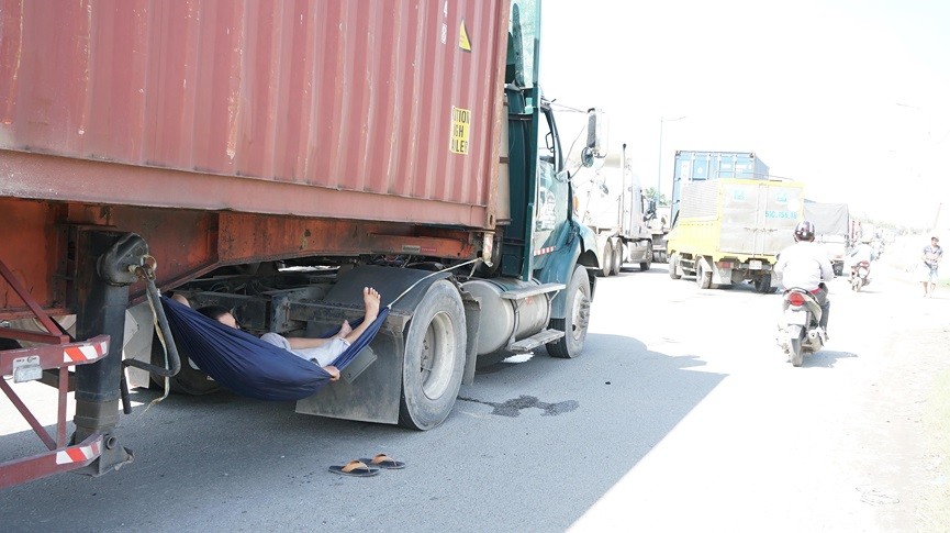 Cửa ngõ Sài Gòn kẹt xe ngày càng nghiêm trọng - ảnh 13