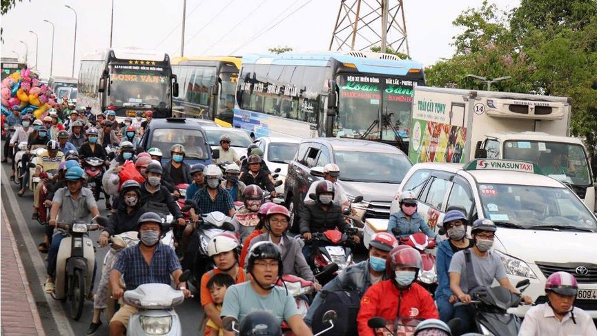 Cửa ngõ Sài Gòn kẹt xe ngày càng nghiêm trọng - ảnh 10
