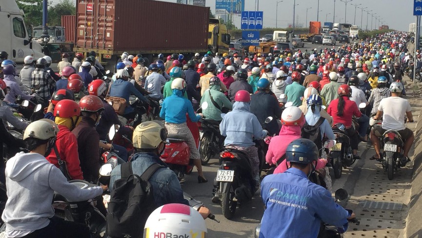 Cửa ngõ Sài Gòn kẹt xe ngày càng nghiêm trọng - ảnh 6