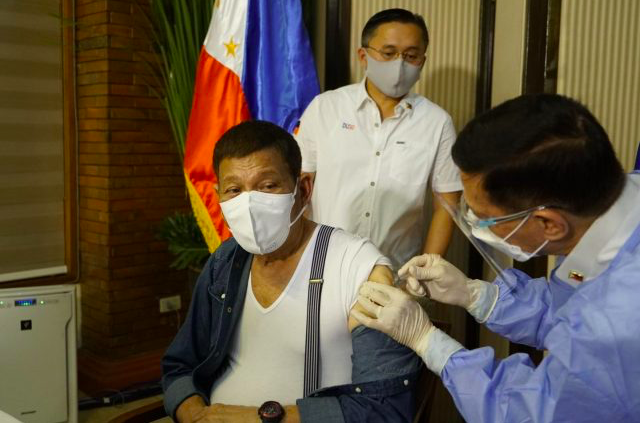 Ông Duterte tiêm vắc-xin Trung Quốc vào đầu tuần này