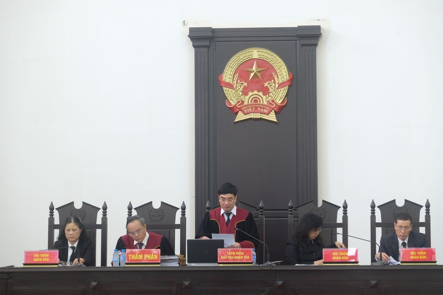 Hội đồng xét xử vụ án.