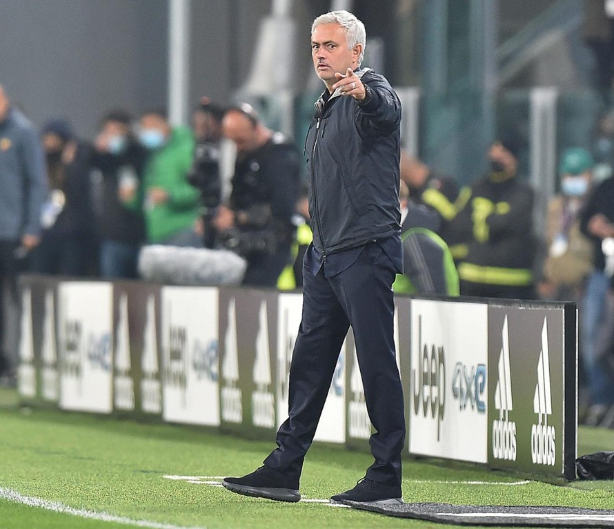 Roma thua đại chiến, Mourinho lại hành động gây sốc