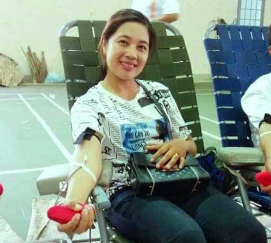 Chị Bàn Mùi Khe trong một lần hiến máu
