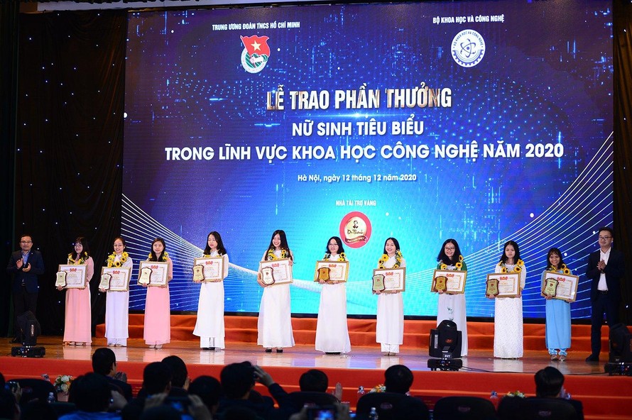 Những nữ sinh tiêu biểu trong lĩnh vực công nghệ thông tin được T.Ư Đoàn tuyên dương năm 2020. 