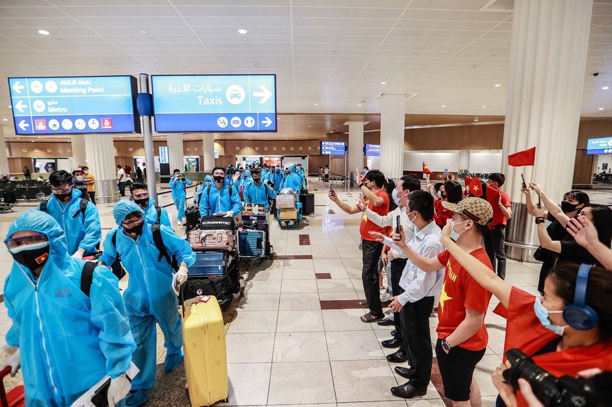 Hình ảnh ĐT Việt Nam tại UAE được tiếp đón nồng nhiệt - ảnh 1