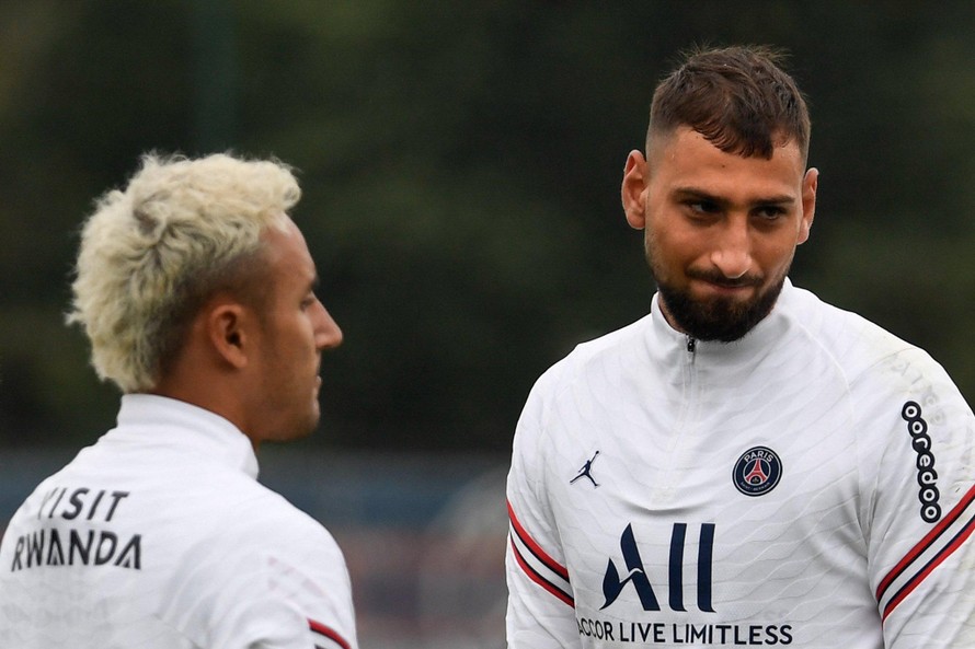 Cầu thủ xuất sắc nhất EURO 2020 than phiền vì phải cạnh tranh với đàn anh  tại PSG