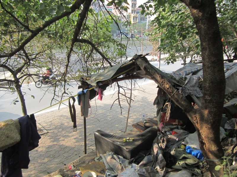 Cận cảnh cuộc sống của 3 'người rừng' ở Hà Nội