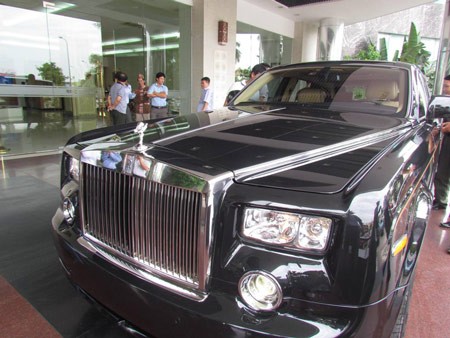 Rolls-Royce Phantom rồng 37 tỷ về với đại gia phố núi