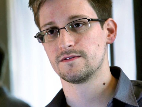 Edward Snowden bị truy nã vì tiết lộ thông tin mật về chương trình giám sát của Mỹ