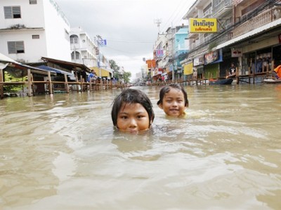 Cộng đồng người Việt ở Thái Lan đối phó lũ lụt
