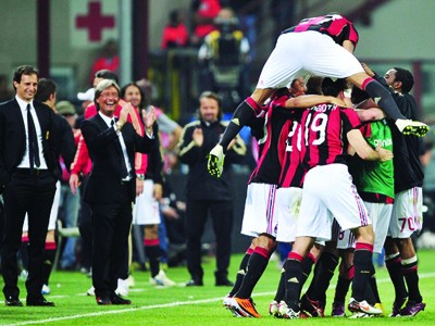 Milan chạm tới Scudetto, Mourinho dứt mạch bất bại