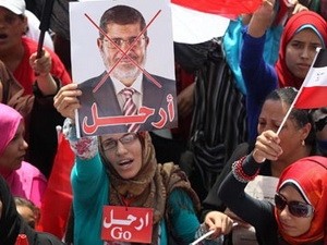 Ai Cập: Tổng thống bị phế truất, Hiến pháp bị đình chỉ
