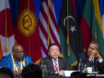 Tổng thống Mỹ Barack Obama (ngoài cùng bên phải) và ông Maina Kiai (ngoài cùng bên trái) trong cuộc họp của Liên Hợp Quốc hôm qua, 23/9