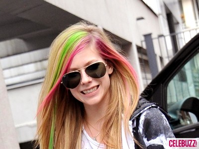 Avril Lavigne cá tính với mái tóc rực rỡ sắc màu