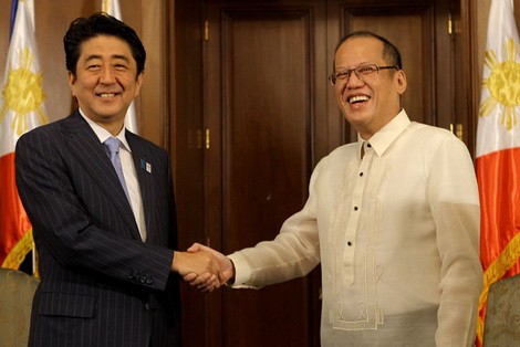 Philippines 'tung chiêu' đấu Trung Quốc