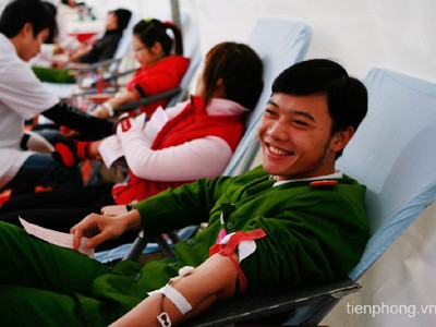 Hàng nghìn bạn trẻ tham gia hiến máu tình nguyện