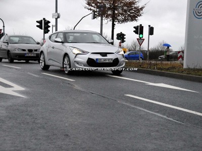 Hyundai Veloster Coupe “nuy 100%” trên đường thử