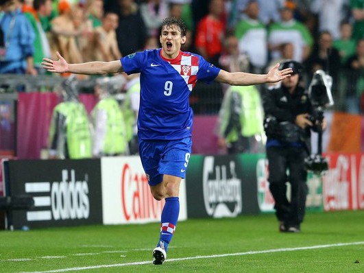 Thắng thuyết phục Ireland, Croatia vươn lên đầu bảng