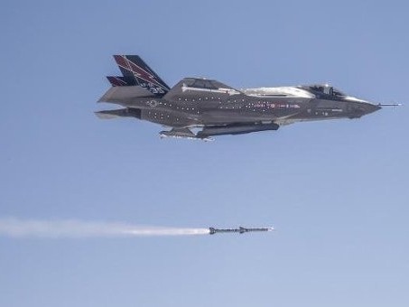 Clip chiến đấu cơ F-35 lần đầu phóng tên lửa