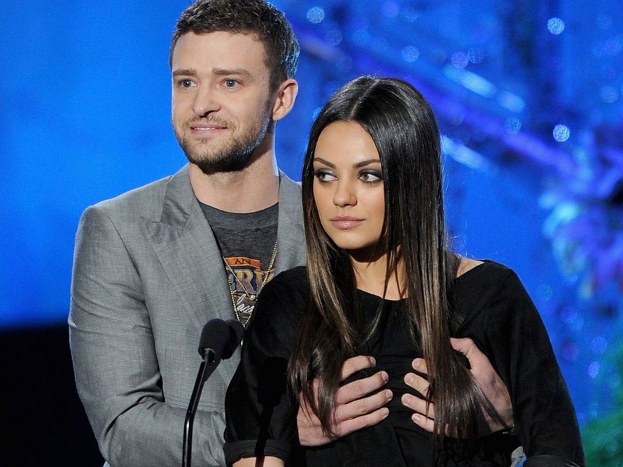 Justin Timberlake sàm sỡ bồ mới trên sân khấu