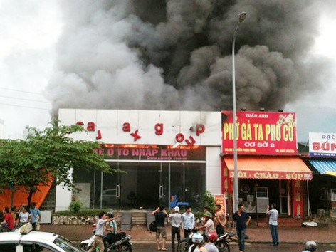 Cháy Showroom ô tô ở Hà Nội