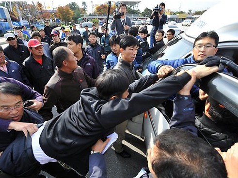 Dân địa phương đụng độ với các nhà hoạt động Hàn Quốc vì lo sợ bị Triều Tiên trả đũa
